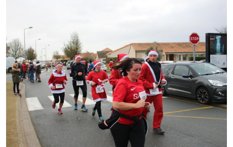 Course des pères noël de Saint-Benoît (suite)